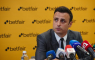 Berbatov: 'Ký 2 cầu thủ đó, Man Utd sẽ giải quyết vấn đề'