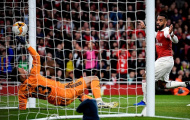 Song sát thăng hoa đúng lúc, Arsenal đặt một chân đến cửa thiên đường