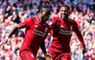 Vợ chủ tịch Liverpool đi giày cao gót đá bóng
