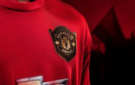 Tại sao logo của Man Utd được bao bọc bên ngoài?