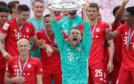Thủ quân Neuer hành động cao cả trong lễ nâng cúp Bayern