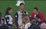Mãi nâng cúp, Ronaldo có hành động làm đau con trai cưng
