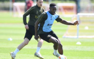 Vừa trở lại sau chấn thương, Welbeck ngay lập tức 'qua mặt' Ozil