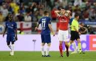 Arsenal đứng trên 'đôi chân' bằng đất sét