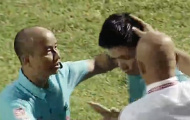 Không công nhận bàn thắng cho Nam Định, tổ trọng tài trên sân Thanh Hóa bị 'tấn công'