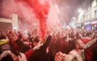 Fan Liverpool 'quẩy' tưng bừng mừng đội nhà vô địch