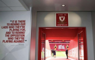 Vì sao cầu thủ Liverpool bị cấm chạm vào logo 'This is Anfield'?