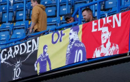 Chelsea gỡ băng rôn của Hazard khỏi Stamford Bridge