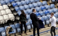 Cech có mặt ở Chelsea, sẵn sàng ngồi vào ghế nóng