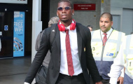 Về lại Anh, Pogba hành tung lạ, Lukaku chán nản ngó lơ fan