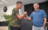 Bị ăn 'gạch đá', Danilo vẫn liều lĩnh làm một việc khó tin ở Juventus