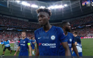 Hết M.U tới Liverpool, 'số 9 ám ảnh' của Chelsea khóc mếu máo