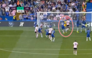 'Hàng tiền vệ của Chelsea đã sụp đổ'