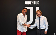 Ngày này năm xưa: Buffon, Nedved và hai thương vụ để đời của 'bố già' Moggi