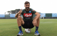 Được Napoli chào đón, cựu sao Tottenham cười tươi trên sân tập