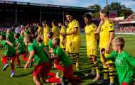 Giao hữu từ thiện: Dortmund đè bẹp Cottbus 5 bàn không gỡ