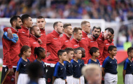 UEFA mắc sai lầm khó tin, Stade de France 'sục sôi'