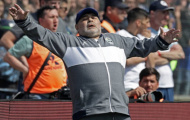 Về quê nhà cầm quân, Maradona bị CLB cũ cho ôm hận ngay trận ra mắt