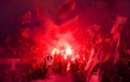 Kền kền thua tan nát, CĐV PSG nhuộm đỏ khán đài bằng pháo sáng