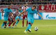 Đây, vẻ mặt của Harry Kane khi chứng kiến đồng đội đem chiến thắng nhấn chìm ở Olympiacos