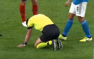 Khuôn mặt đáng thương, trọng tài trận Atletico vs Juve gục ngã trên thảm cỏ