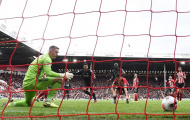 Peter Schmeichel gửi thông điệp đanh thép đến Henderson sau sai lầm chết người