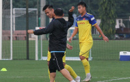 HLV Park Hang-seo 'đánh yêu' đội trưởng Quế Ngọc Hải