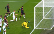 CHOÁNG! 'Quái thú' hóa chân gỗ, Champions League xuất hiện pha bỏ lỡ của năm