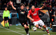 'Man Utd không biết đá sân cỏ nhân tạo? Đúng là điên'