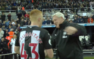 Gary Neville: Hãy nhìn nụ cười đó!