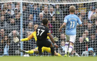 Hàng thủ Man City bộc lộ yếu điểm, Gary Neville chỉ rõ nguyên nhân