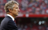 XONG! Van der Sar đưa ra quyết định về việc trở lại Man Utd