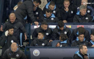 SỐC! Guardiola giận dữ hét vào mặt John Stones và đập ghế trong cơn thịnh nộ