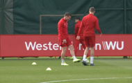 Kẻ khiến Man Utd 'chết lặng' làm điều khó đỡ ngay trên sân