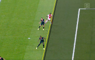 Khoảng cách giữa Zouma và Promes sít sao thế nào ở bàn thắng bị từ chối?