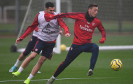 Giữa tin đồn mâu thuẫn với Emery, Ozil bỗng 'hóa' Ninja trên sân tập