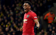 SỐC! Sút hỏng penalty, Martial bị thủ môn đối thủ đối xử không thể tin nổi