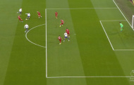 Van Dijk rất nhanh nhưng không đỡ nổi 'thánh nhọ' Liverpool