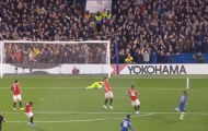 Fred nổi điên với bộ 3 trung vệ của Man Utd