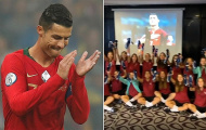 Ronaldo tặng giày động viên U17 nữ Bồ Đào Nha