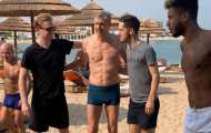 Lộ hình ảnh Wenger gây choáng trước thềm cuộc gọi của CEO Bayern