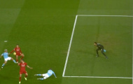 Gary Neville: 'Đó là 1 pha bóng chạm tay'
