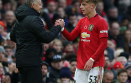 NHM Man Utd vui sướng: 'Cậu ấy làm lu mờ Roberto Carlos, là Evra mới của CLB'