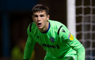 17 tuổi, thủ môn Hạng 3 Anh đã khiến cả City và Spurs thèm khát