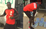 Hành động ấm áp của Sadio Mane khi về hội quân cùng đội tuyển