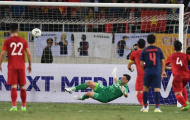 Báo châu Á thán phục 1 điều về pha bắt penalty xuất thần của Đặng Văn Lâm