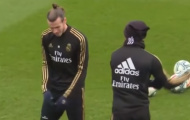 Trở về Real, Bale bị đồng đội cà khịa cực mạnh trên sân tập