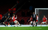 Cựu sao Arsenal: 'Ozil nên ném thân mình vào pha bóng đó'