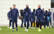 Kane và Alderweireld có hành động 'tình cảm' trên sân tập