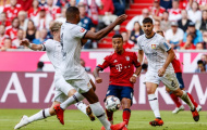 Neuer làm 'lực sĩ', Thiago thi triển rabona trên sân tập trước đại chiến gặp Leverkusen